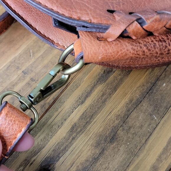 Street Level. Round Faux Leather Handbag. Like New - Picture 3 of 10